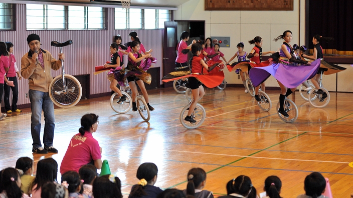 2010年10月23日　町田第二小学校イベント（演技披露･一輪車体験教室）