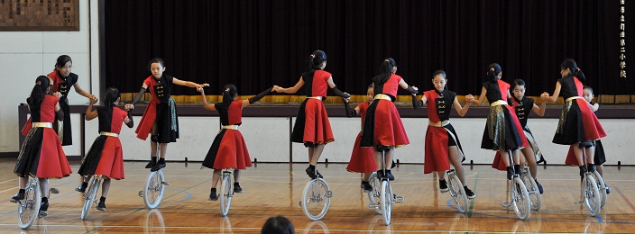 2010年10月23日　町田第二小学校イベント（演技披露･一輪車体験教室）